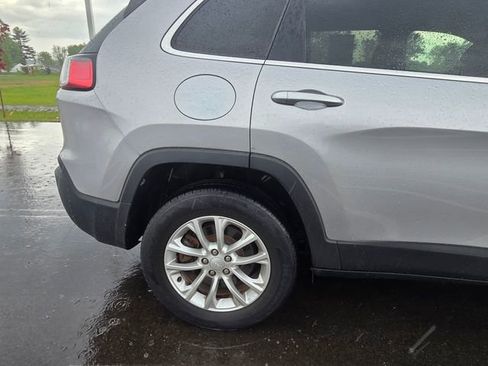 Used 2019 Jeep Cherokee Latitude w/ Cold Weather Group AWD/4WD image 7