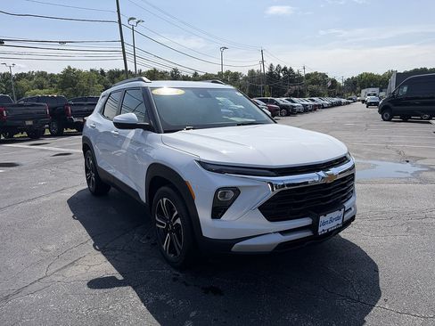 Used 2024 Chevrolet TrailBlazer LT FWD image 9