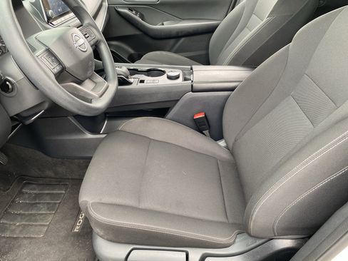 Used 2025 Nissan Rogue S AWD/4WD image 17