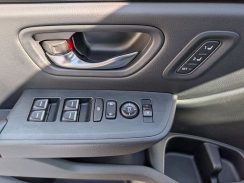 Certified 2025 Honda Pilot Touring image 20