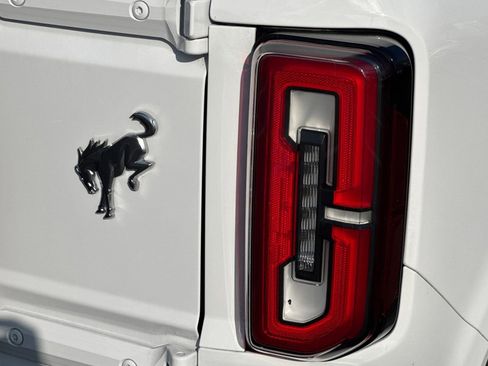 Used 2024 Ford Bronco Badlands image 28