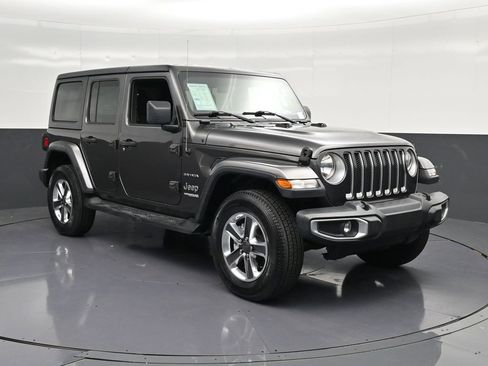 Used 2018 Jeep Wrangler Unlimited Sahara AWD/4WD image 5