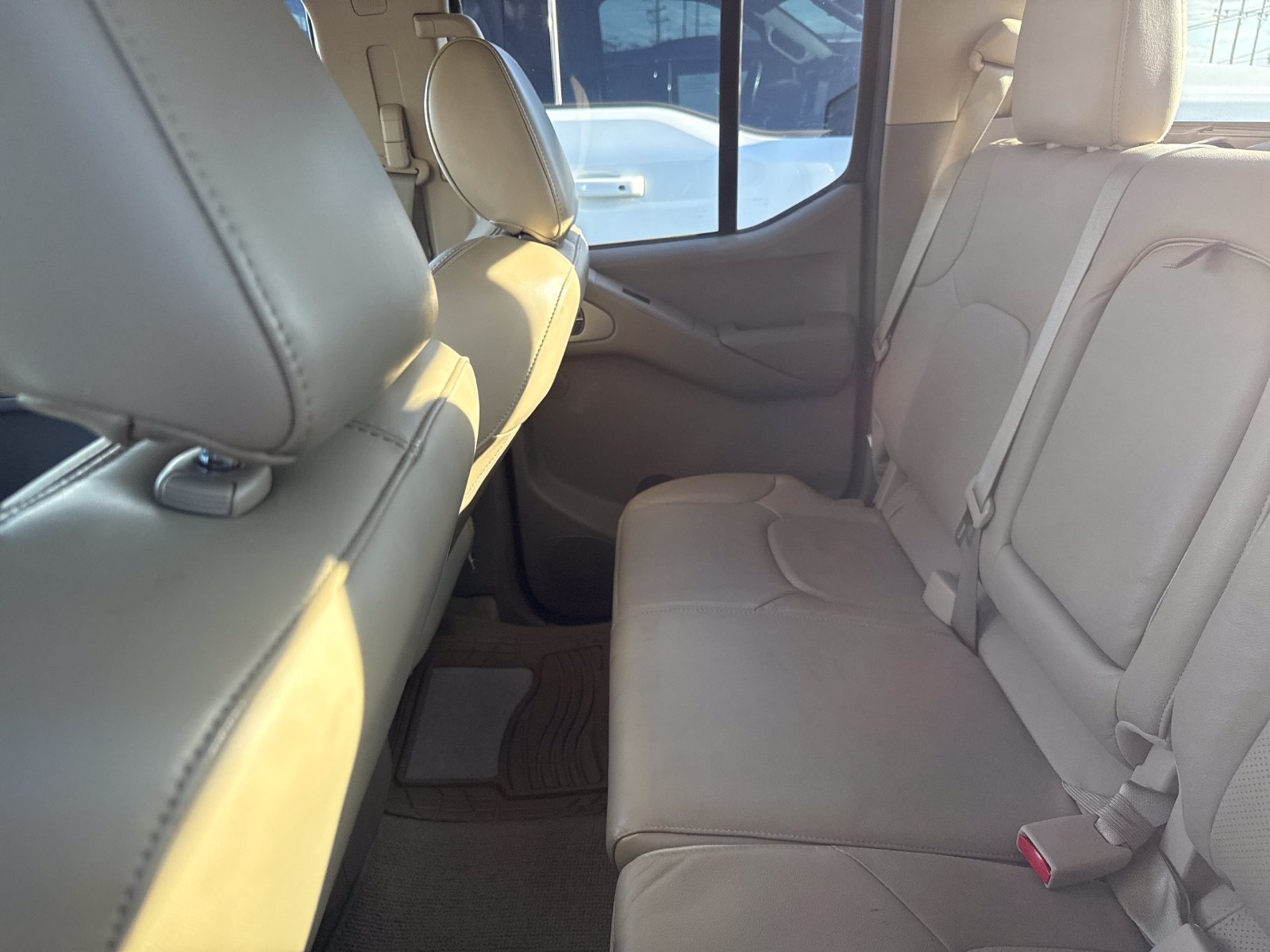 Used 2016 Nissan Frontier SL w/ Moonroof Package RWD image 12