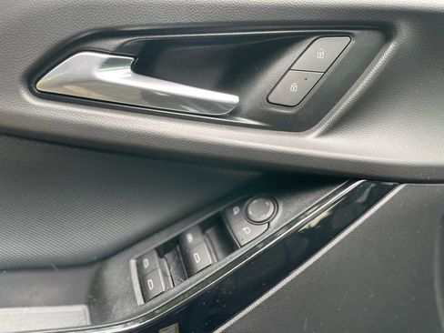 Used 2025 Chevrolet Equinox LT w/ Convenience Package II image 9