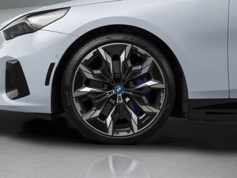 Used 2025 BMW i5 eDrive40i w/ M Sport Package RWD image 47