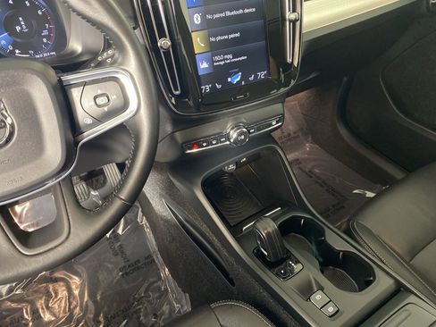 Used 2019 Volvo XC40 T5 Momentum image 16