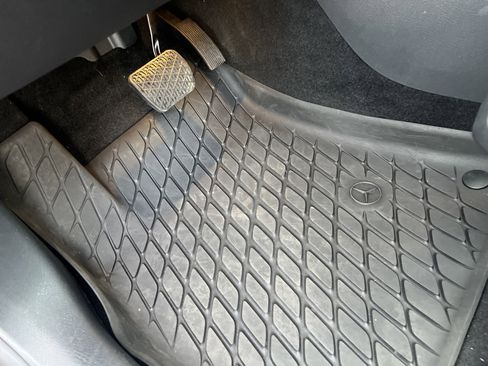 Used 2025 Mercedes-Benz GLB 250 image 17