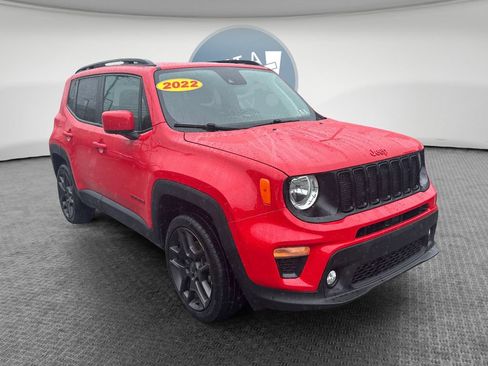 Certified 2022 Jeep Renegade Latitude w/ Convenience Group AWD/4WD image 1