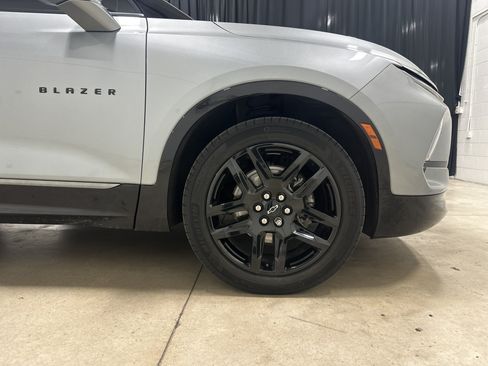 Used 2023 Chevrolet Blazer RS w/ Enhanced Convenience Package AWD/4WD image 15
