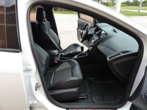 Used 2017 Ford Focus ST FWD image 51