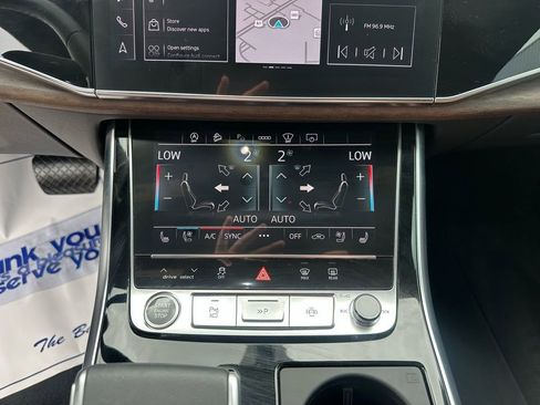 Used 2025 Audi Q8 Prestige image 20