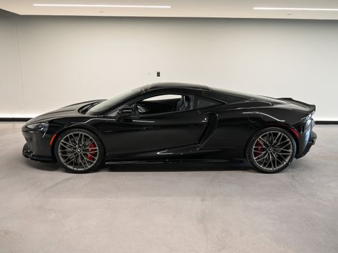 Used 2022 McLaren GT RWD image 11