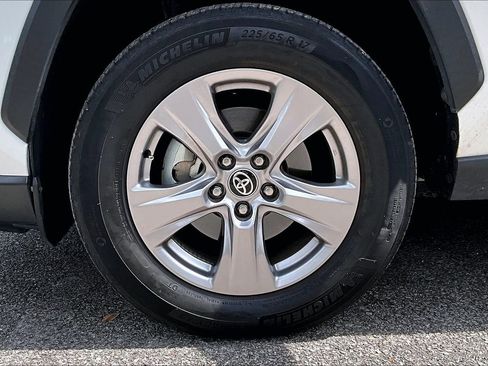 Used 2022 Toyota RAV4 XLE FWD image 35