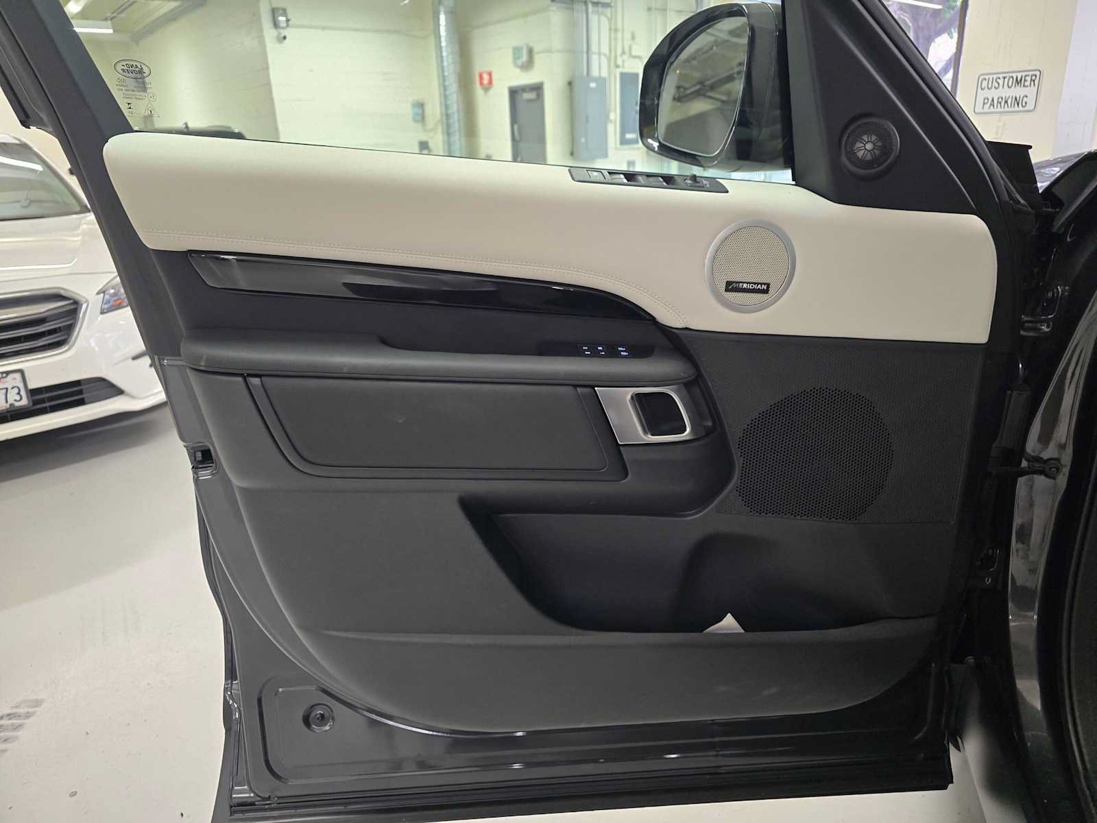 Used 2025 Land Rover Discovery S AWD/4WD image 20