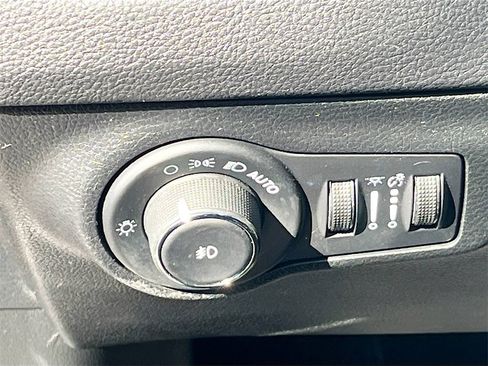 Used 2021 Jeep Compass Latitude image 10