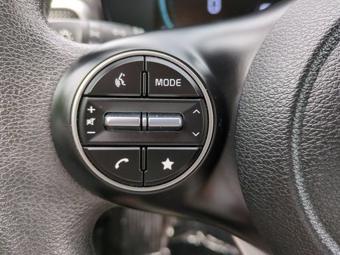 Used 2025 Kia Soul LX w/ LX Technology Package FWD image 23