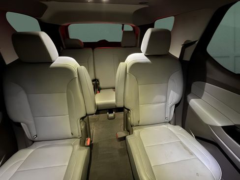 Used 2021 Chevrolet Traverse Premier image 11