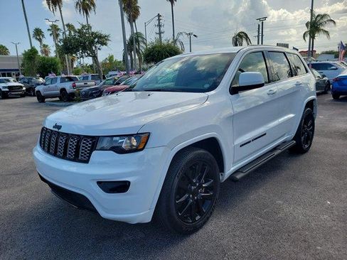 Used 2021 Jeep Grand Cherokee Laredo X RWD image 3
