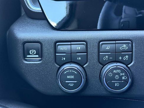 Used 2026 Chevrolet Silverado 1500 LT Trail Boss w/ LT Trail Boss Premium Package AWD/4WD image 41