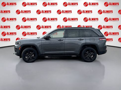Used 2022 Jeep Grand Cherokee Altitude AWD/4WD image 10