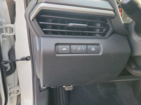 Used 2025 Nissan Altima 2.5 SV FWD image 17