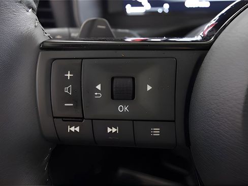 Used 2024 Nissan Rogue SL w/ SL Premium Package FWD image 17
