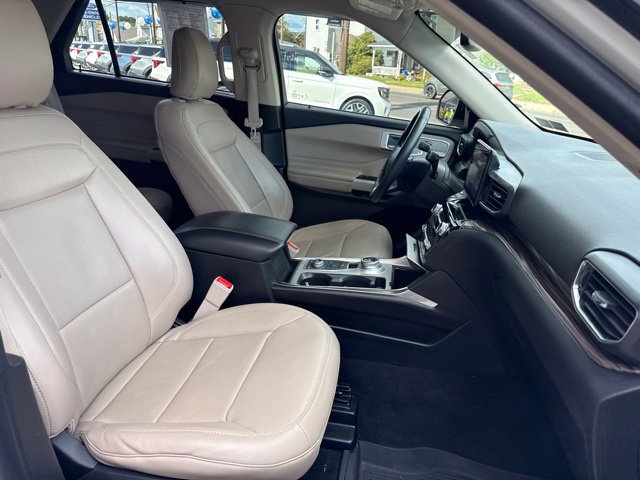 Used 2022 Ford Explorer Limited w/ Equipment Group 301A AWD/4WD image 33