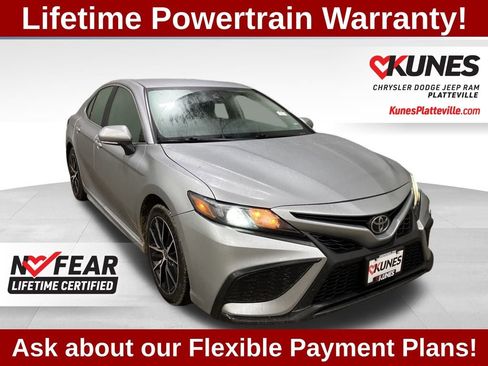 Used 2024 Toyota Camry SE image 1