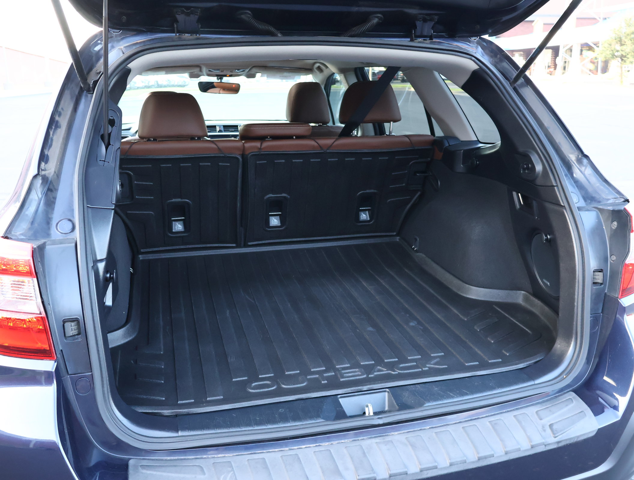 Used 2018 Subaru Outback 3.6R Touring AWD/4WD image 26