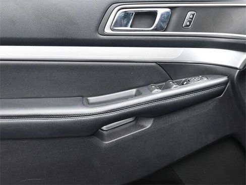 Used 2016 Ford Explorer XLT w/ Equipment Group 202A image 13