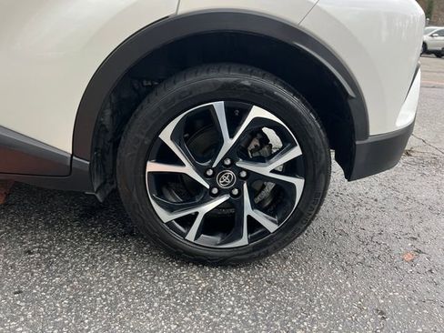 Used 2019 Toyota C-HR XLE image 35