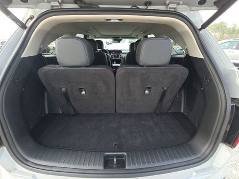 Used 2022 Kia Sorento EX w/ Panoramic Sunroof Package image 13