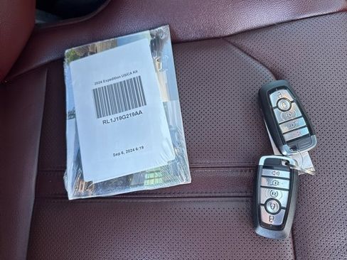 Used 2024 Ford Expedition Limited image 30