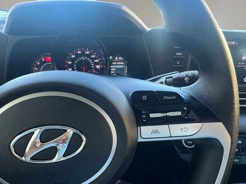 Used 2022 Hyundai Elantra SEL FWD image 22