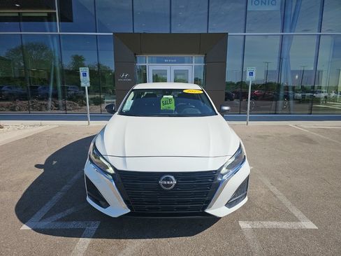 Used 2025 Nissan Altima 2.5 SV FWD image 8