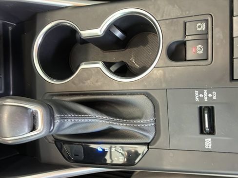 Used 2022 Toyota Highlander LE FWD image 32