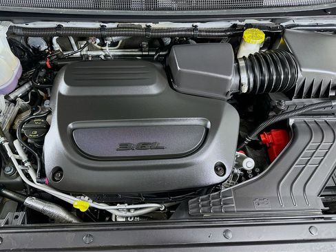 Certified 2024 Chrysler Pacifica Touring-L image 41