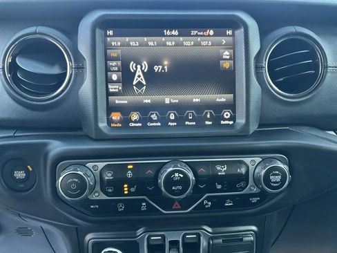 Used 2023 Jeep Wrangler Unlimited Sahara AWD/4WD image 13
