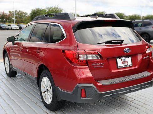Used 2018 Subaru Outback 2.5i Premium image 3