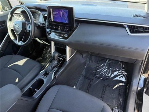 Used 2025 Toyota Corolla Cross LE image 13