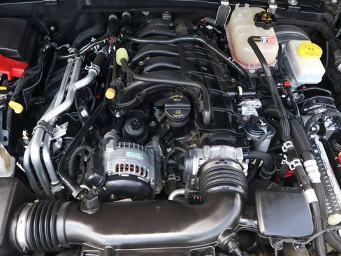 Used 2022 Jeep Wrangler Sport AWD/4WD image 13