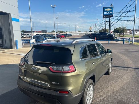 Used 2019 Jeep Cherokee Latitude w/ Popular Appearance Group image 4