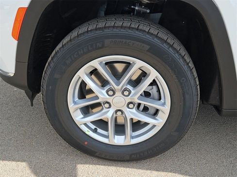 New 2025 Jeep Grand Cherokee L Laredo image 13