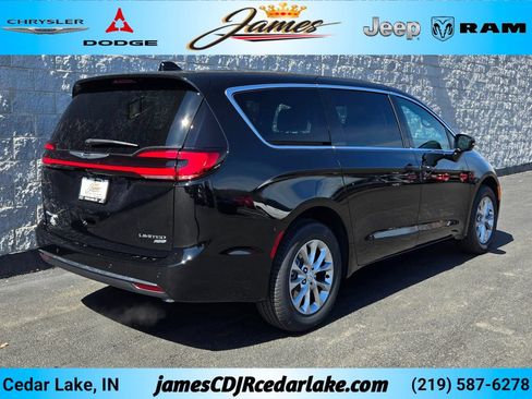 New 2026 Chrysler Pacifica Limited AWD/4WD image 5
