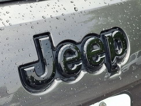 Used 2021 Jeep Grand Cherokee Laredo X AWD/4WD image 33