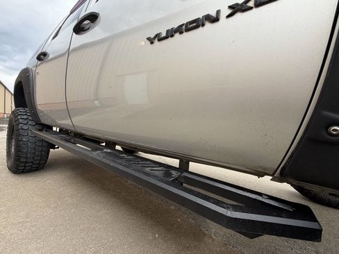 Used 2011 GMC Yukon XL SLE image 7