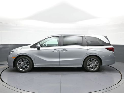 Certified 2025 Honda Odyssey Touring image 9