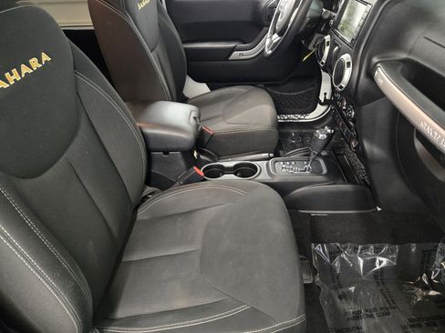 Used 2016 Jeep Wrangler Sahara w/ Connectivity Group image 13