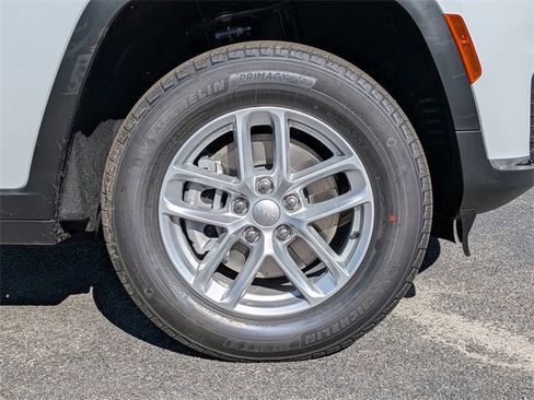 New 2025 Jeep Grand Cherokee L Laredo w/ Luxury Tech Group I image 11