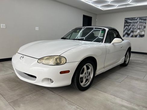Used 2001 MAZDA MX-5 Miata image 1